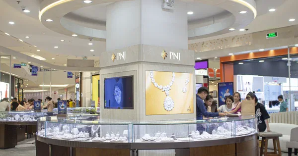 PNJ nêu lý do khiến cổ phiếu giảm sàn 5 phiên liên tiếp