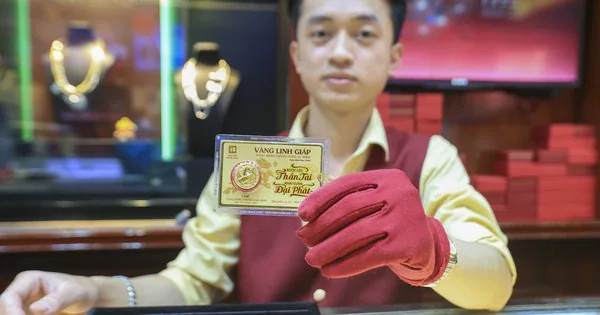 Mua bán vàng trong ngày từ 5 triệu đồng phải thanh toán không dùng tiền mặt