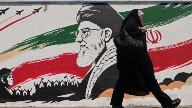 Iran đề xuất mở lại eo biển Hormuz trong 7 ngày nếu Mỹ giảm sức ép quân sự