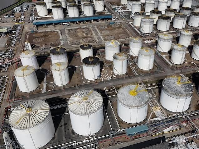 Giá dầu rút khỏi đỉnh trong phiên sau thông tin Mỹ-Iran đàm phán mở lại eo biển Hormuz