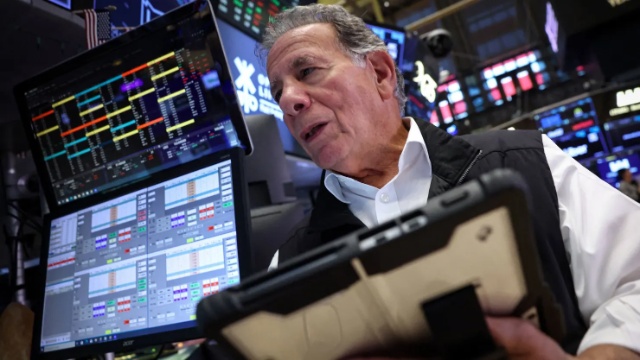 Dow Jones tăng gần 500 điểm dù lợi suất trái phiếu Mỹ tăng vọt