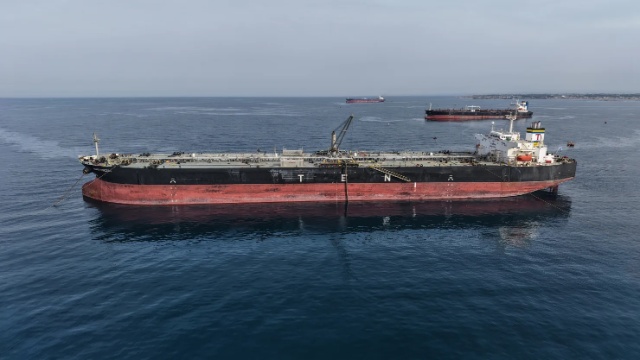 Giá dầu rời đỉnh sau khi Ả-rập Saudi khôi phục đường ống dẫn dầu quan trọng