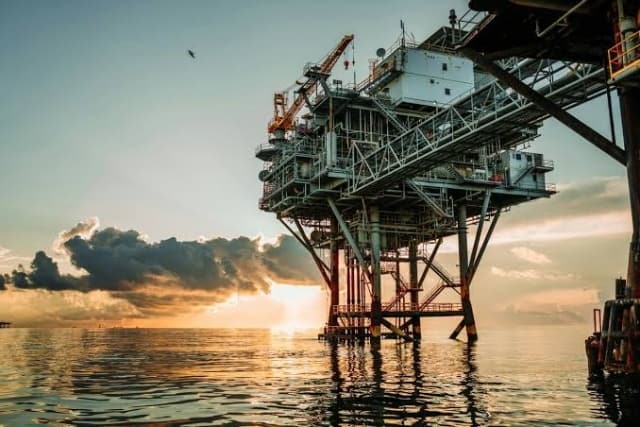 Giá dầu Brent tăng hơn 4%