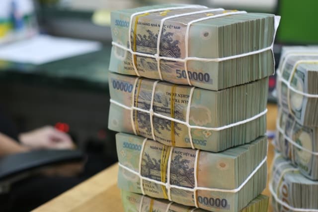 Lãi suất trái phiếu ngân hàng 9-10%: Gom vốn chờ sóng tín dụng cuối năm