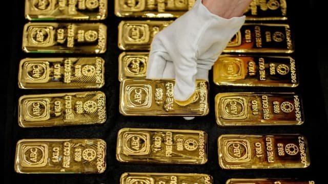 Vàng thế giới giảm khi lợi suất trái phiếu Mỹ neo cao