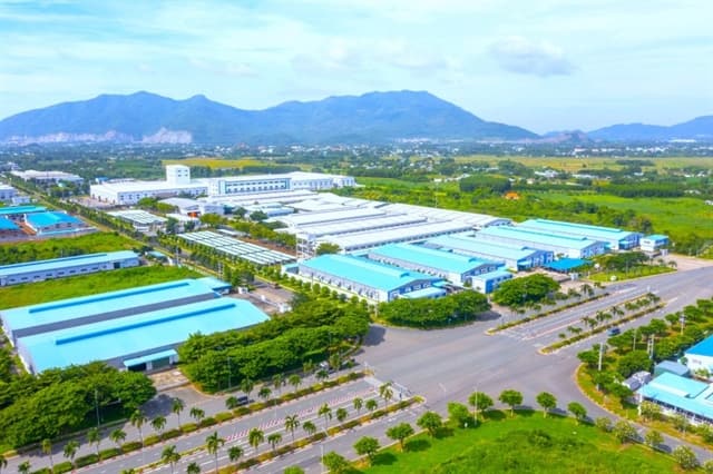 Mảng khu công nghiệp hụt hơi, SZC lãi 9 tháng giảm 76%