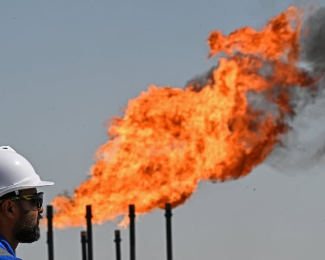 Dầu Brent tăng 4% sau tín hiệu của ông Trump về Iran