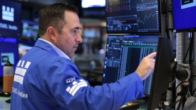 Bán tháo lan rộng, Dow Jones mất hơn 650 điểm